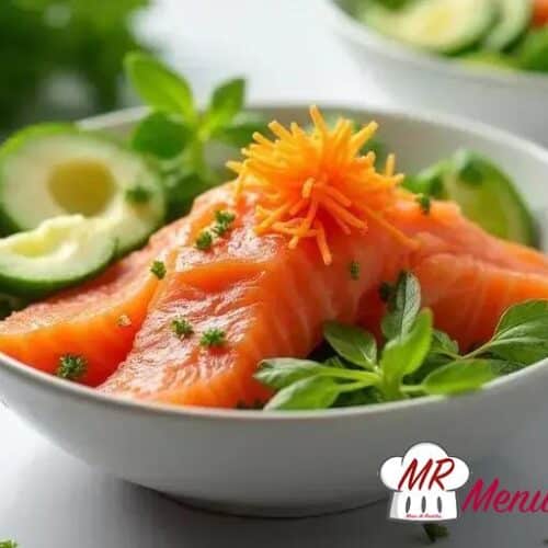 Tigela de salmão low carb com abacate