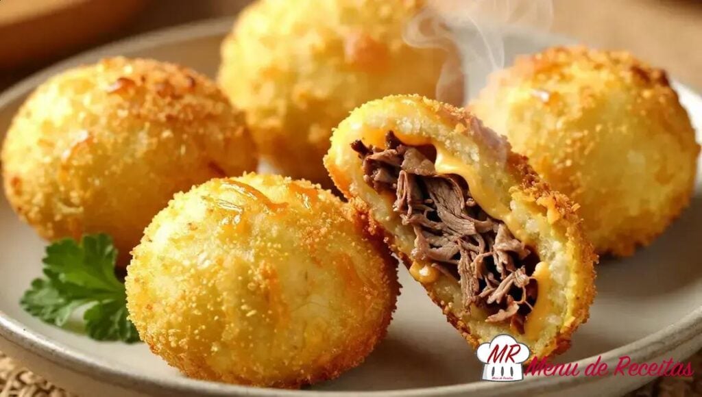 Bolinho de mandioca com carne seca