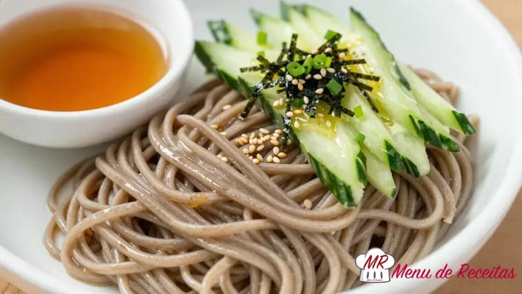 Soba fria com molho tsuyu