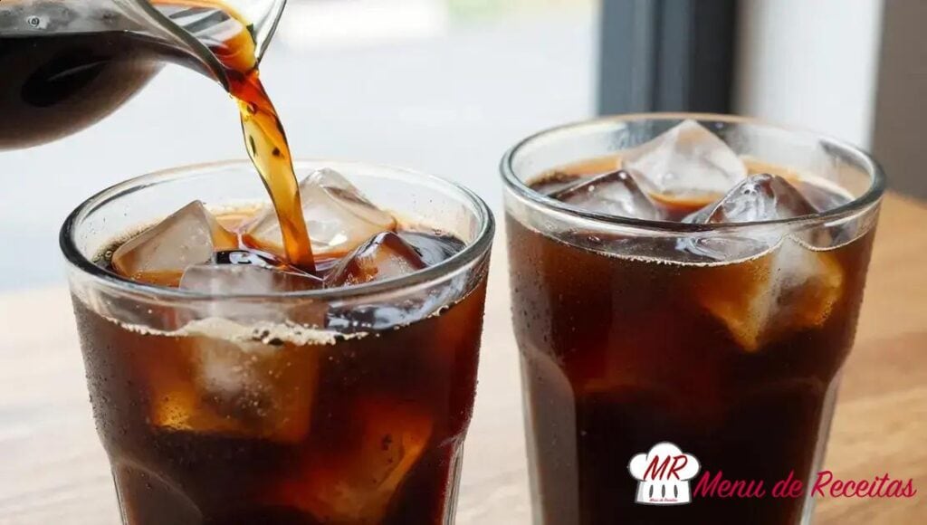 Café gelado forte com gelo