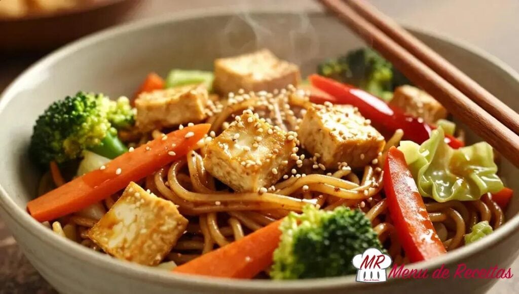 Yakissoba vegano com legumes