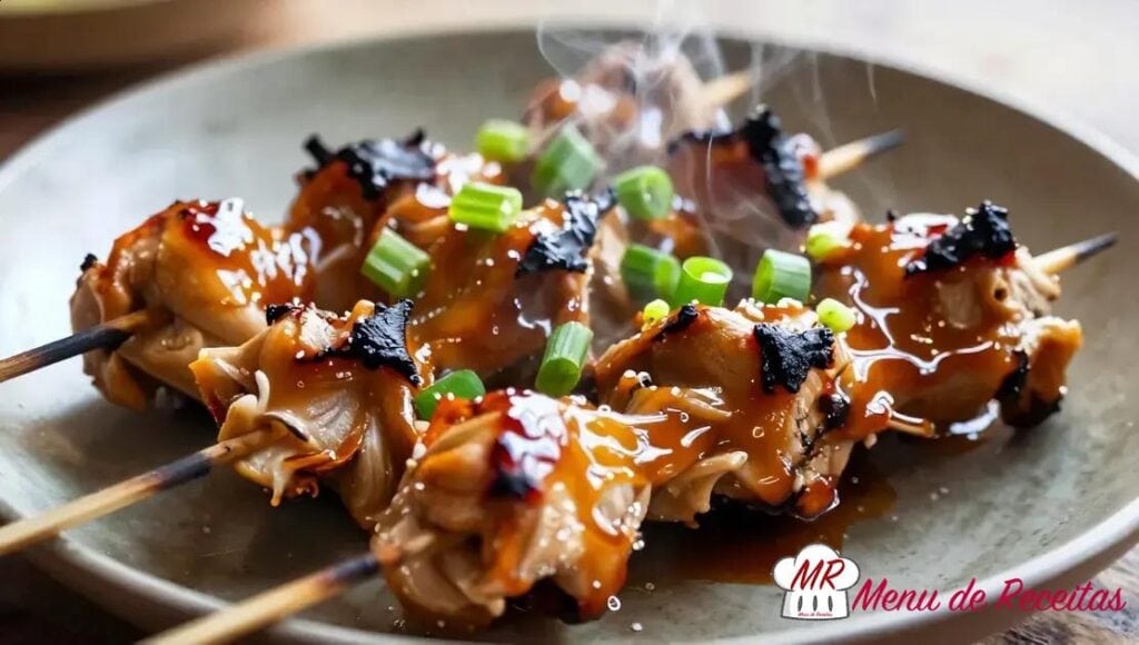 Espetinho de frango com molho agridoce