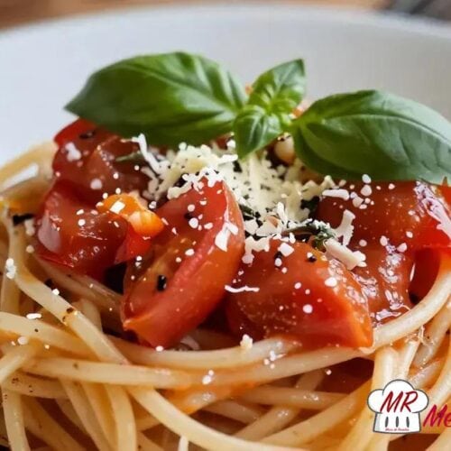 Macarrão com molho de tomate fresco