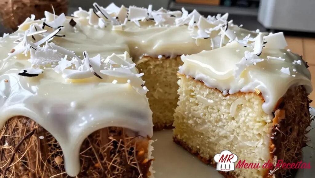 Bolo de coco com leite condensado