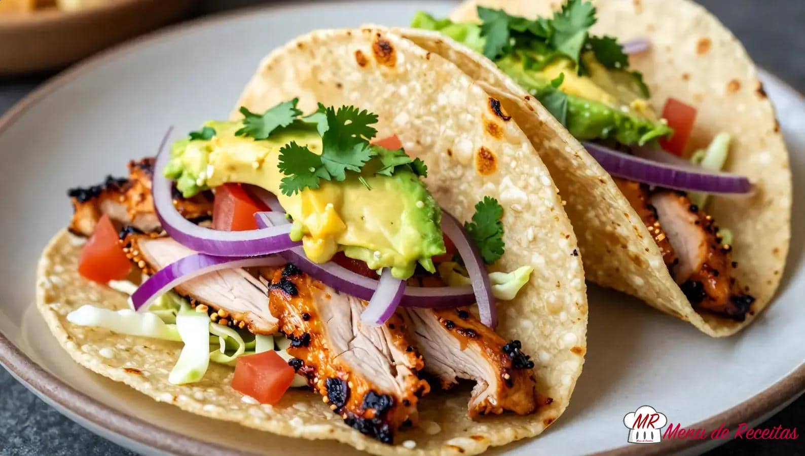 Tacos de frango grelhado: receita fácil, suculenta e colorida em casa